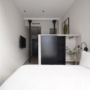 Studio medio con letto king size